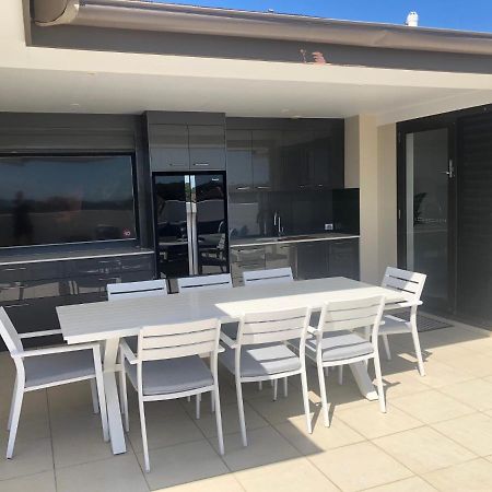 Grand Mercure Allegra Hervey Bay Exterior foto Outdoor kitchen