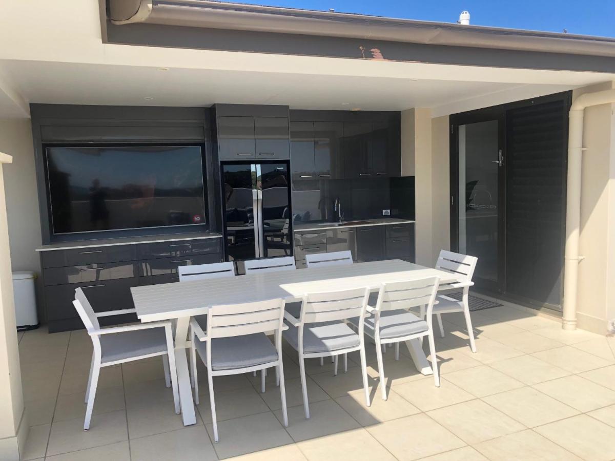 Grand Mercure Allegra Hervey Bay Exterior foto Outdoor kitchen