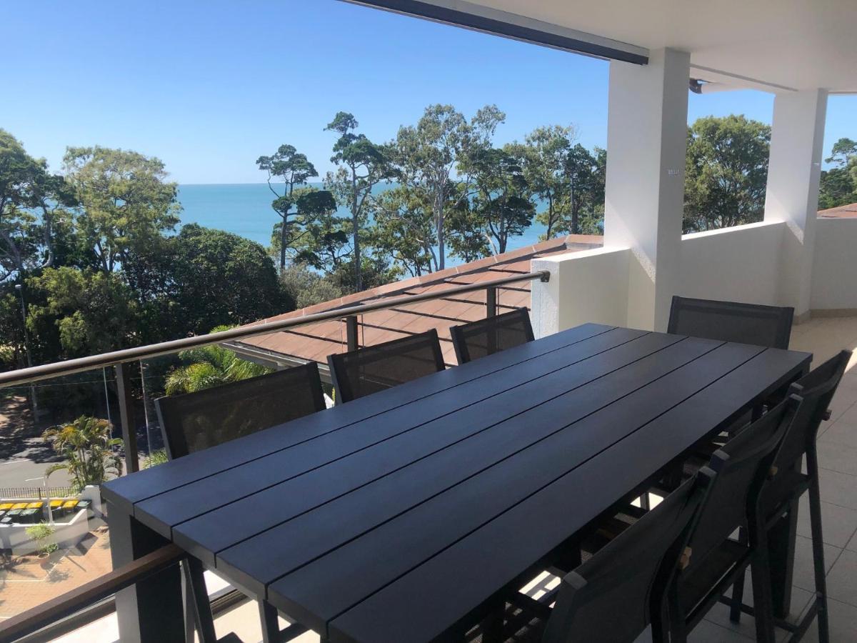 Grand Mercure Allegra Hervey Bay Exterior foto A balcony in a residential apartment