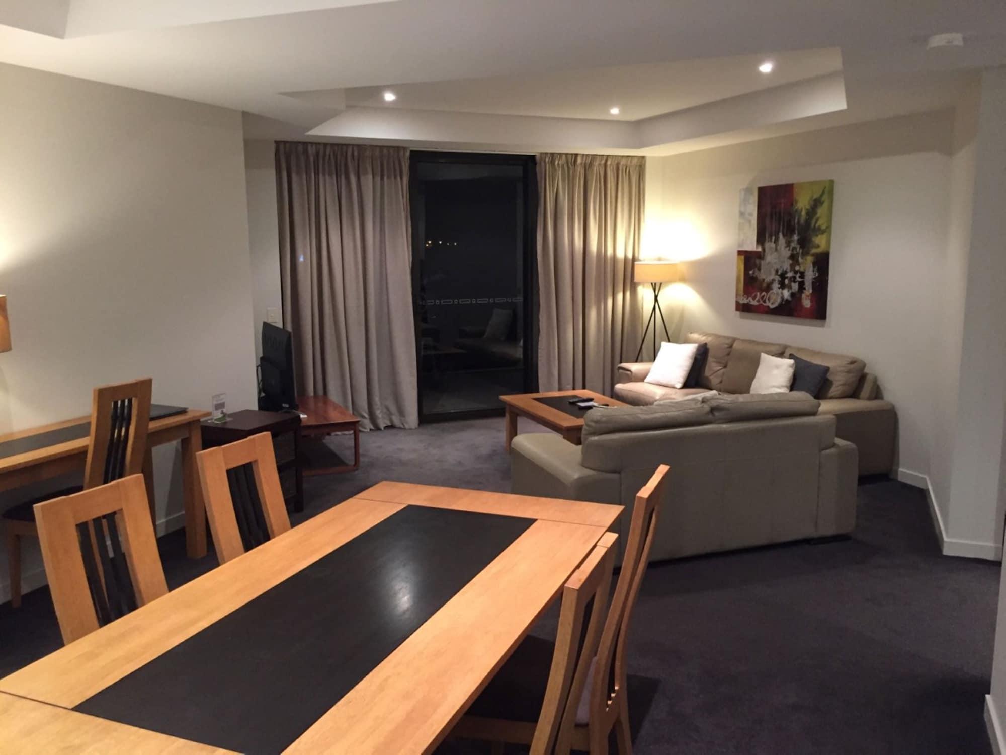 Grand Mercure Allegra Hervey Bay Exterior foto A typical apartment at the hotel