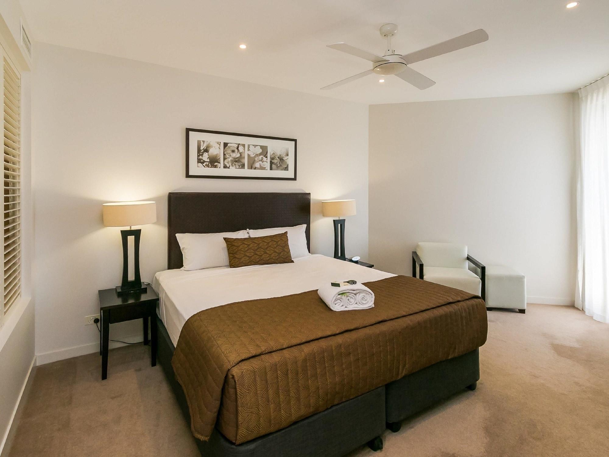 Grand Mercure Allegra Hervey Bay Exterior foto A bedroom at the hotel