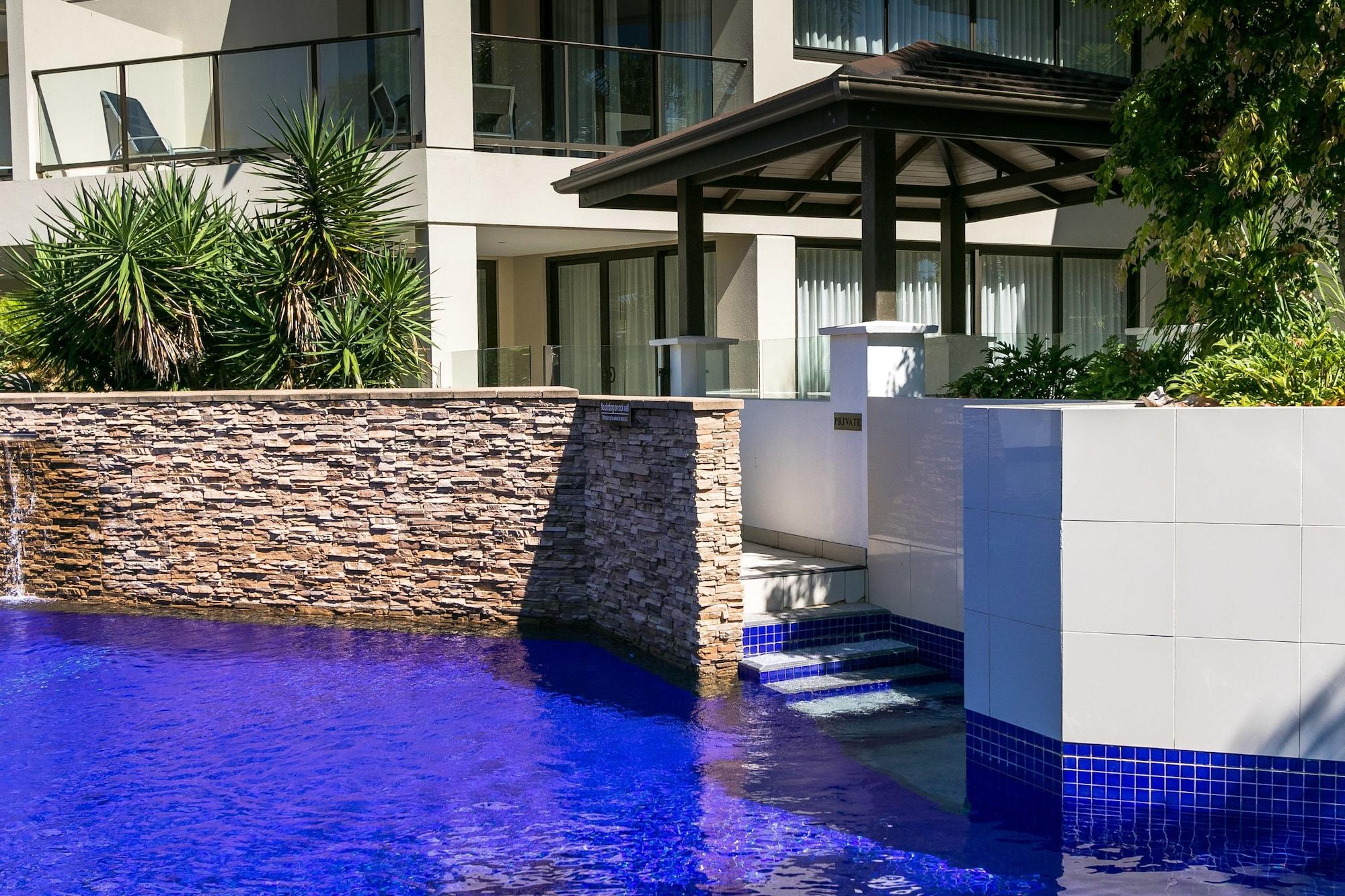 Grand Mercure Allegra Hervey Bay Exterior foto A pool at the W Hotel, Brisbane