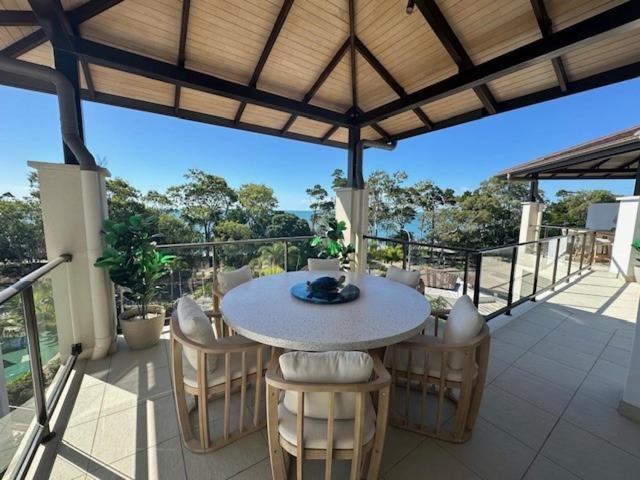 Grand Mercure Allegra Hervey Bay Exterior foto Rooftop terrace at the resort