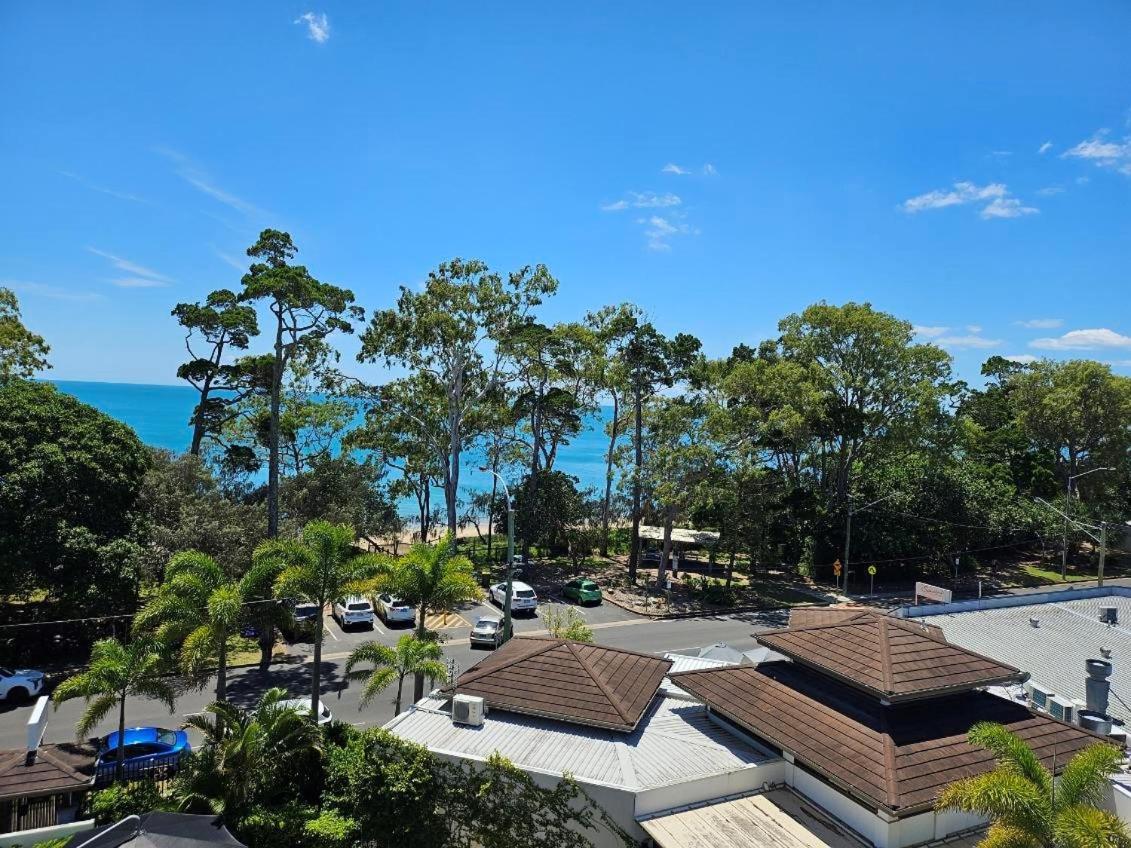 Grand Mercure Allegra Hervey Bay Exterior foto View of the beach from the hotel
