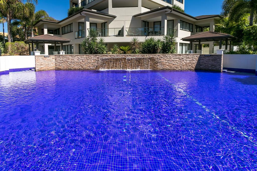 Grand Mercure Allegra Hervey Bay Exterior foto The pool at the Sheraton Resort