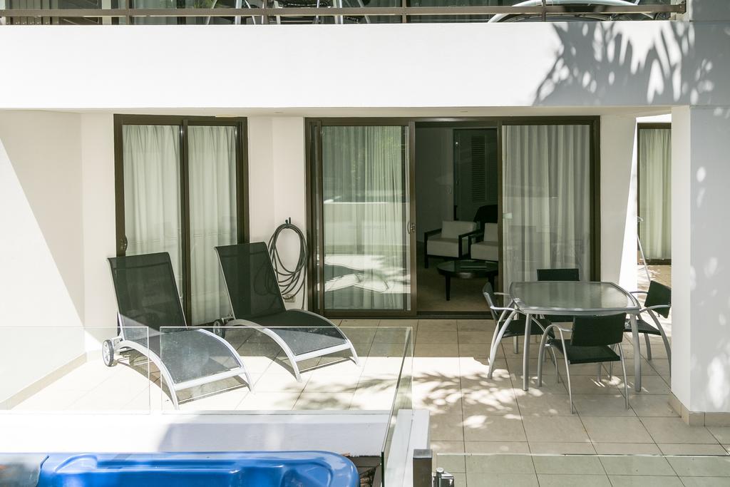 Grand Mercure Allegra Hervey Bay Exterior foto A balcony