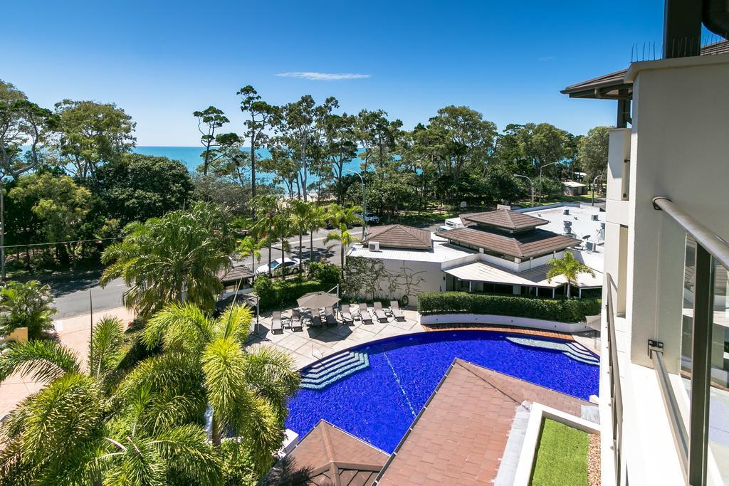 Grand Mercure Allegra Hervey Bay Exterior foto View of the pool at the Mantra on Saltwater Island