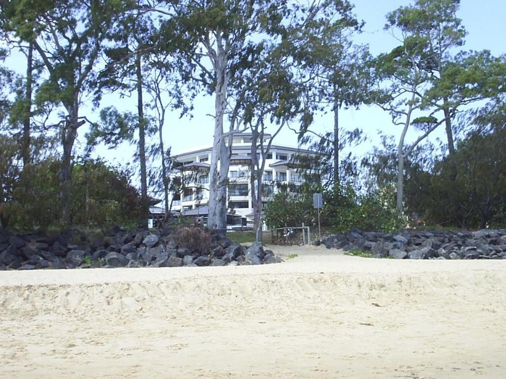 Grand Mercure Allegra Hervey Bay Exterior foto The beach at the resort